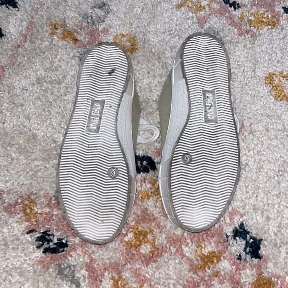 Platform sneakers - Picture 3 of 3